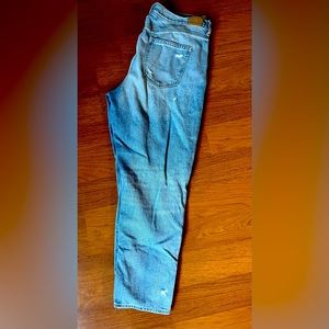 American Eagle Mom Jeans. Size 14